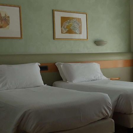 Best Western Hotel Leonardo Da Vinci Erba Dış mekan fotoğraf