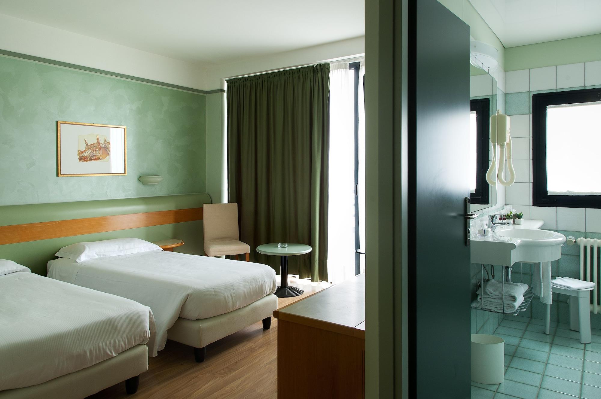 Best Western Hotel Leonardo Da Vinci Erba Dış mekan fotoğraf