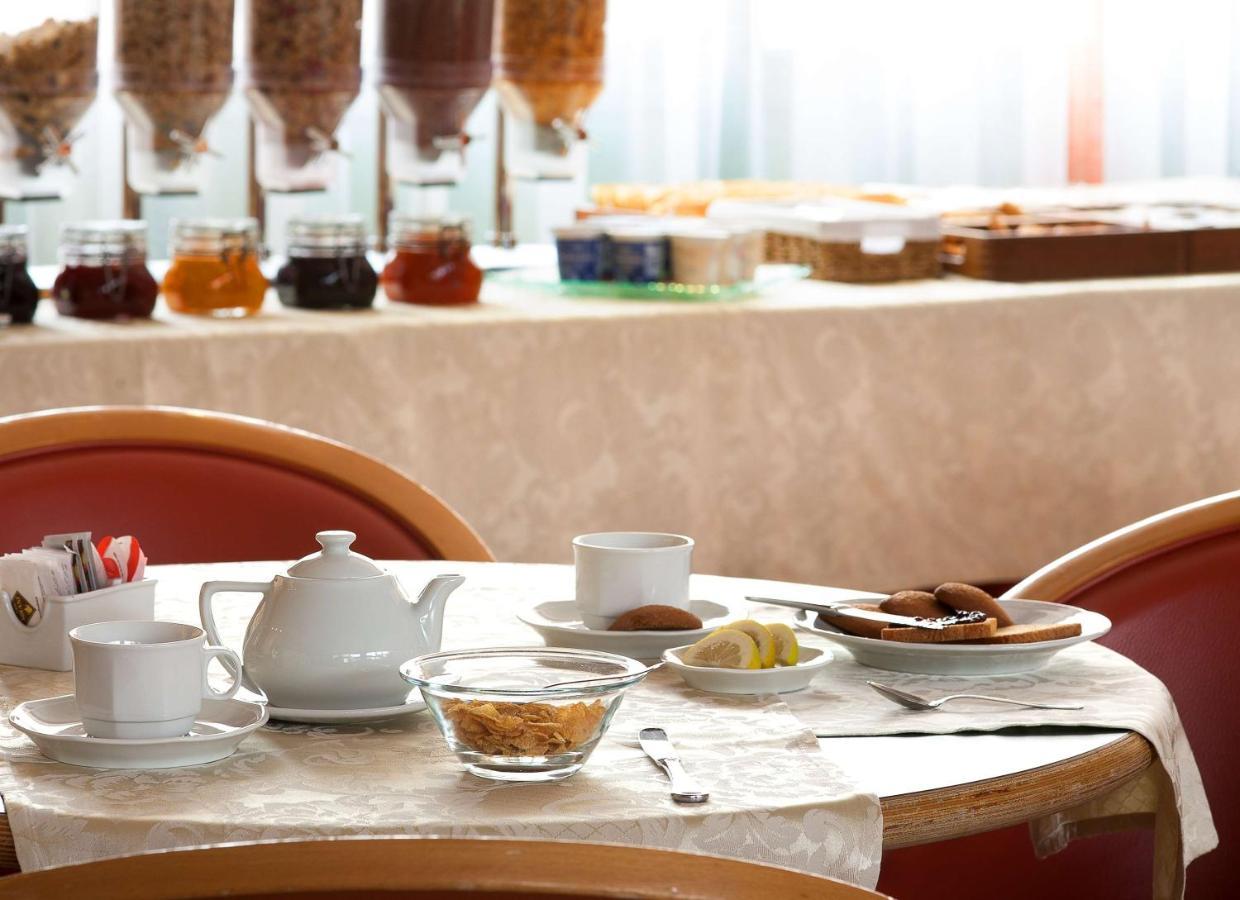 Best Western Hotel Leonardo Da Vinci Erba Dış mekan fotoğraf