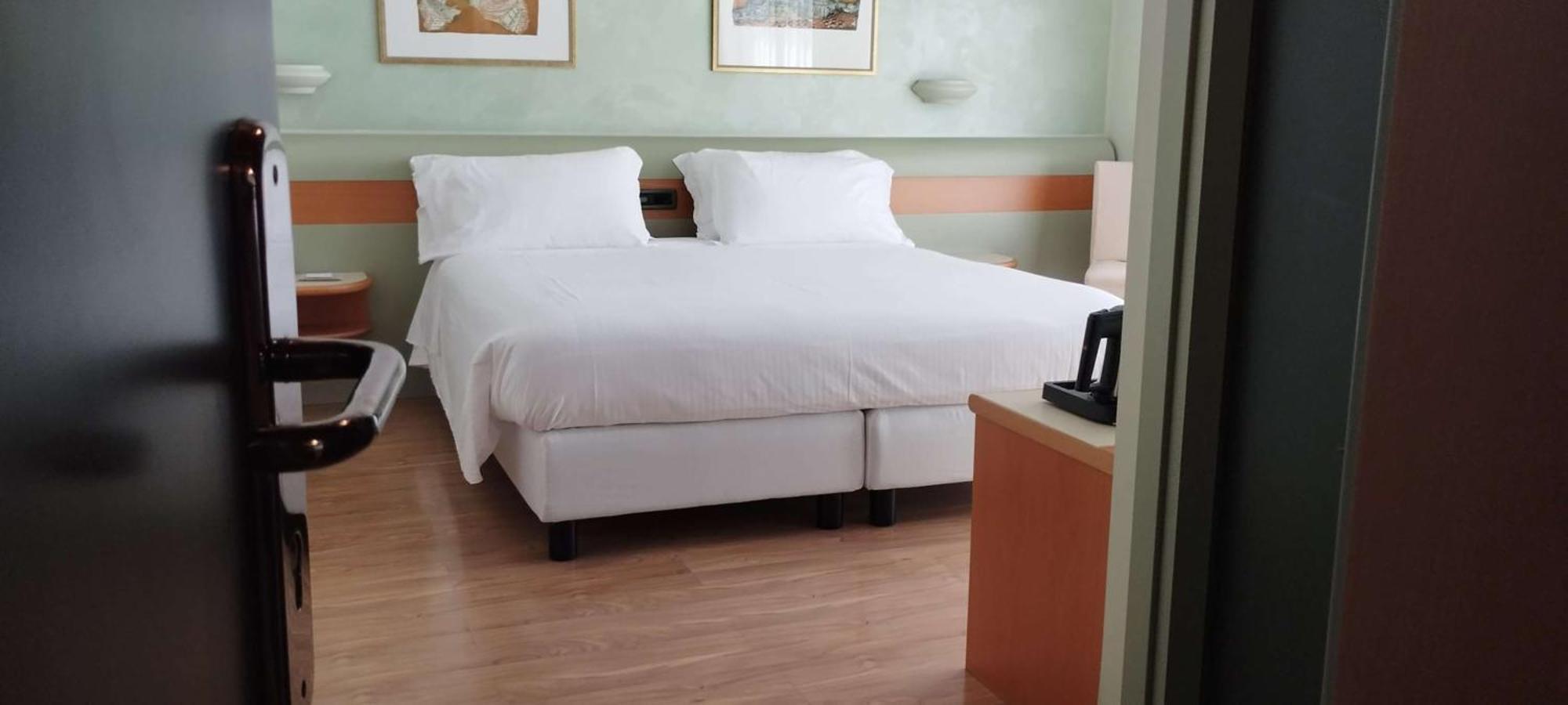 Best Western Hotel Leonardo Da Vinci Erba Dış mekan fotoğraf