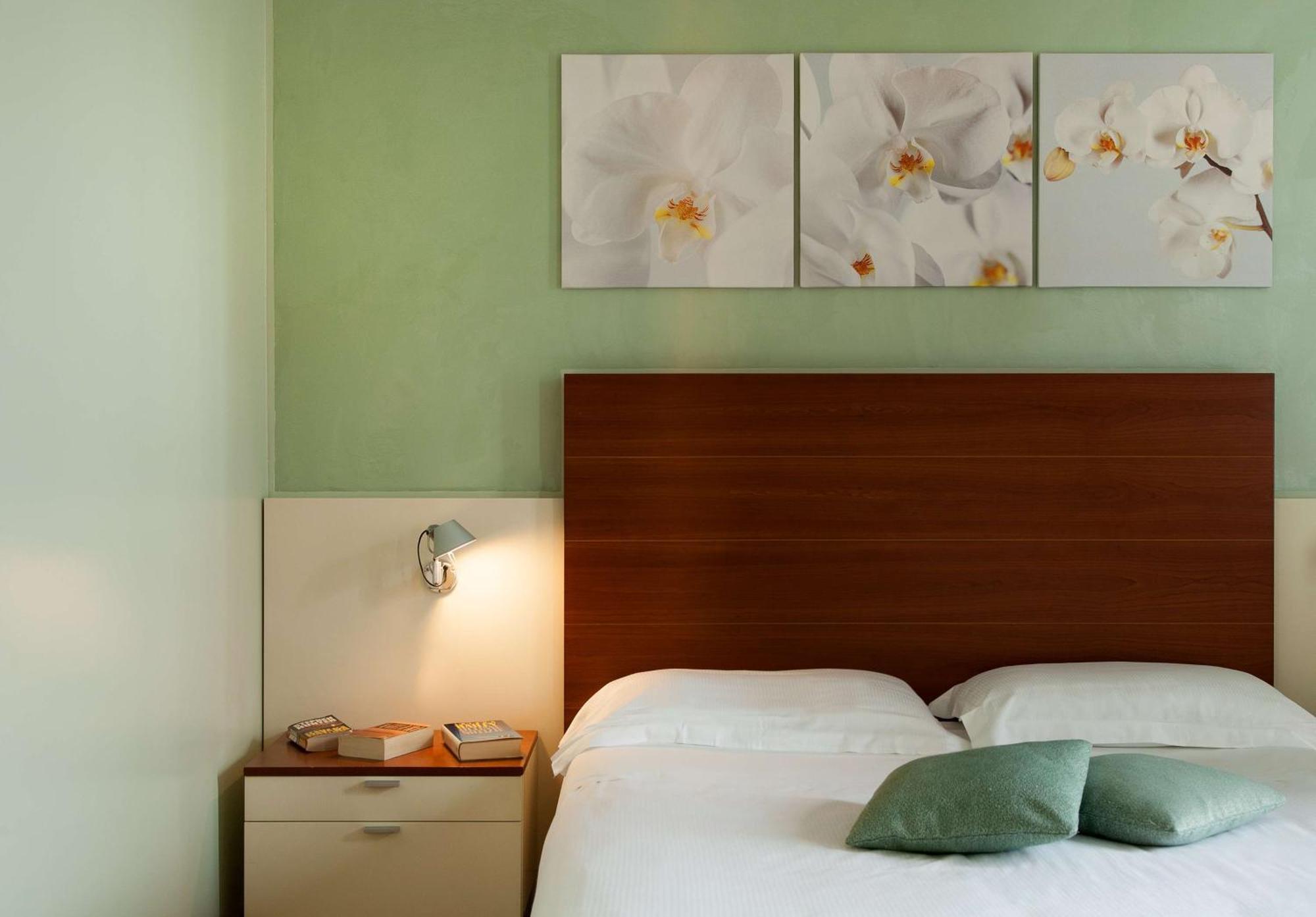 Best Western Hotel Leonardo Da Vinci Erba Dış mekan fotoğraf