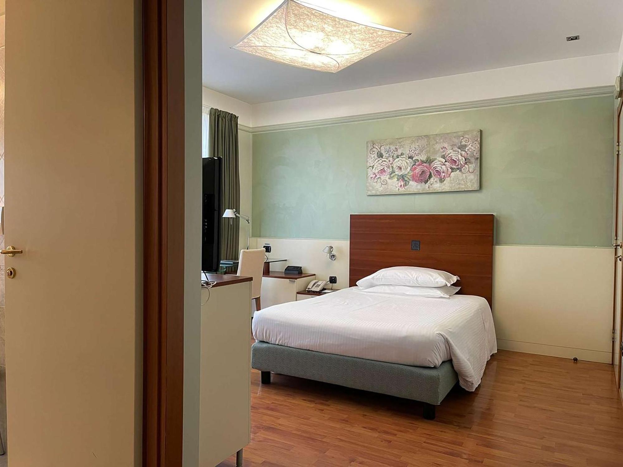 Best Western Hotel Leonardo Da Vinci Erba Dış mekan fotoğraf