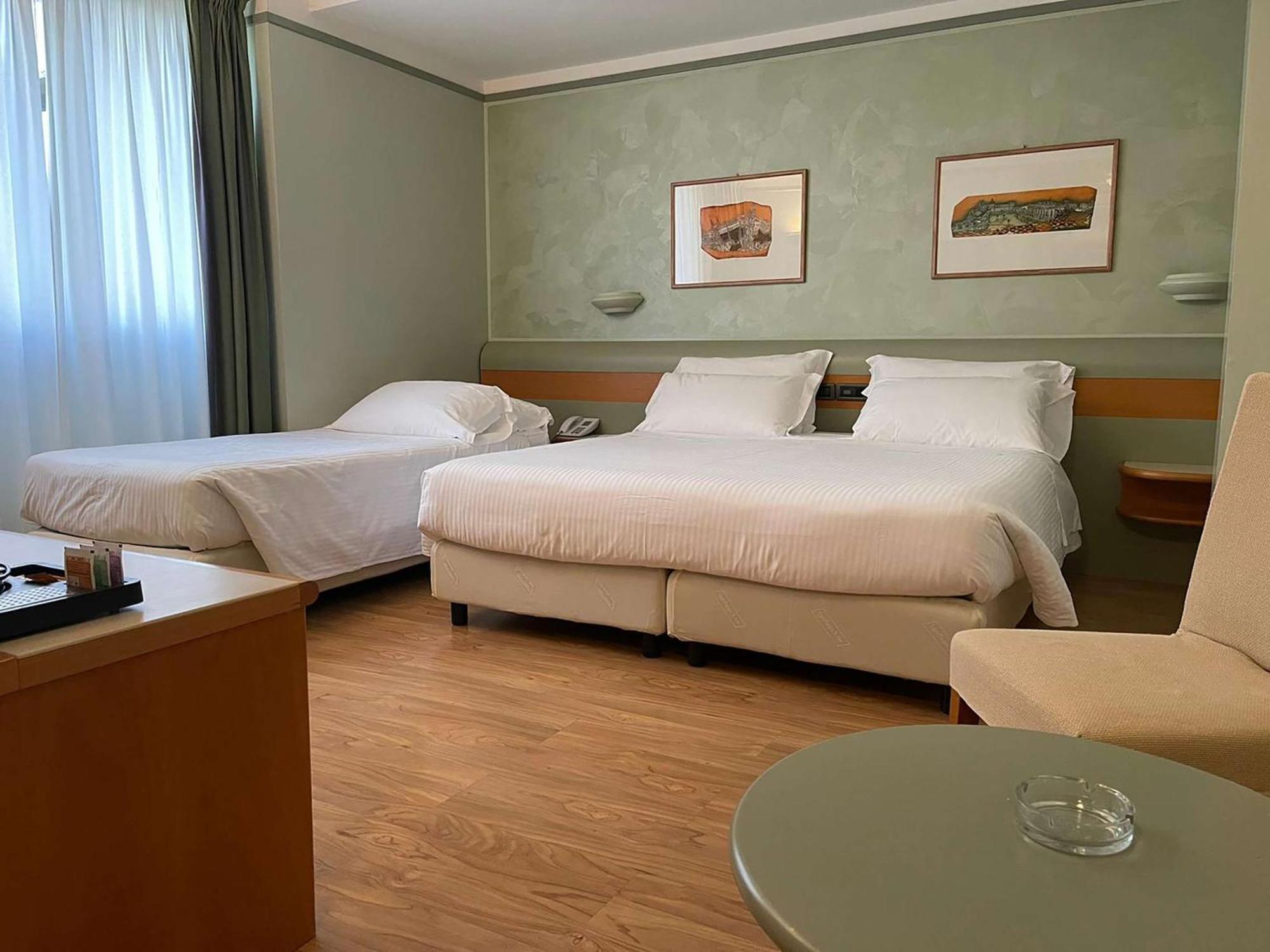 Best Western Hotel Leonardo Da Vinci Erba Dış mekan fotoğraf