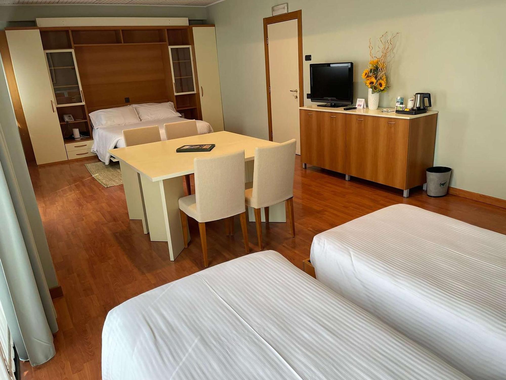 Best Western Hotel Leonardo Da Vinci Erba Dış mekan fotoğraf