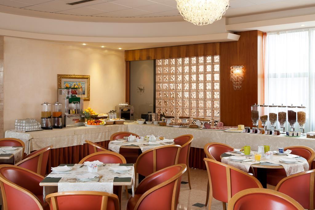 Best Western Hotel Leonardo Da Vinci Erba Dış mekan fotoğraf