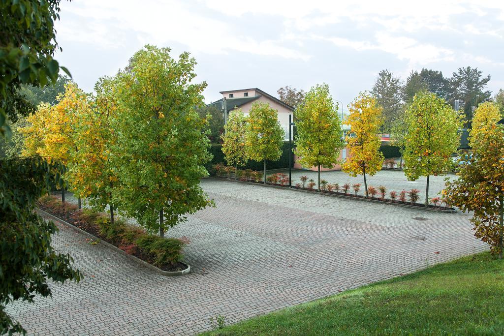 Best Western Hotel Leonardo Da Vinci Erba Dış mekan fotoğraf